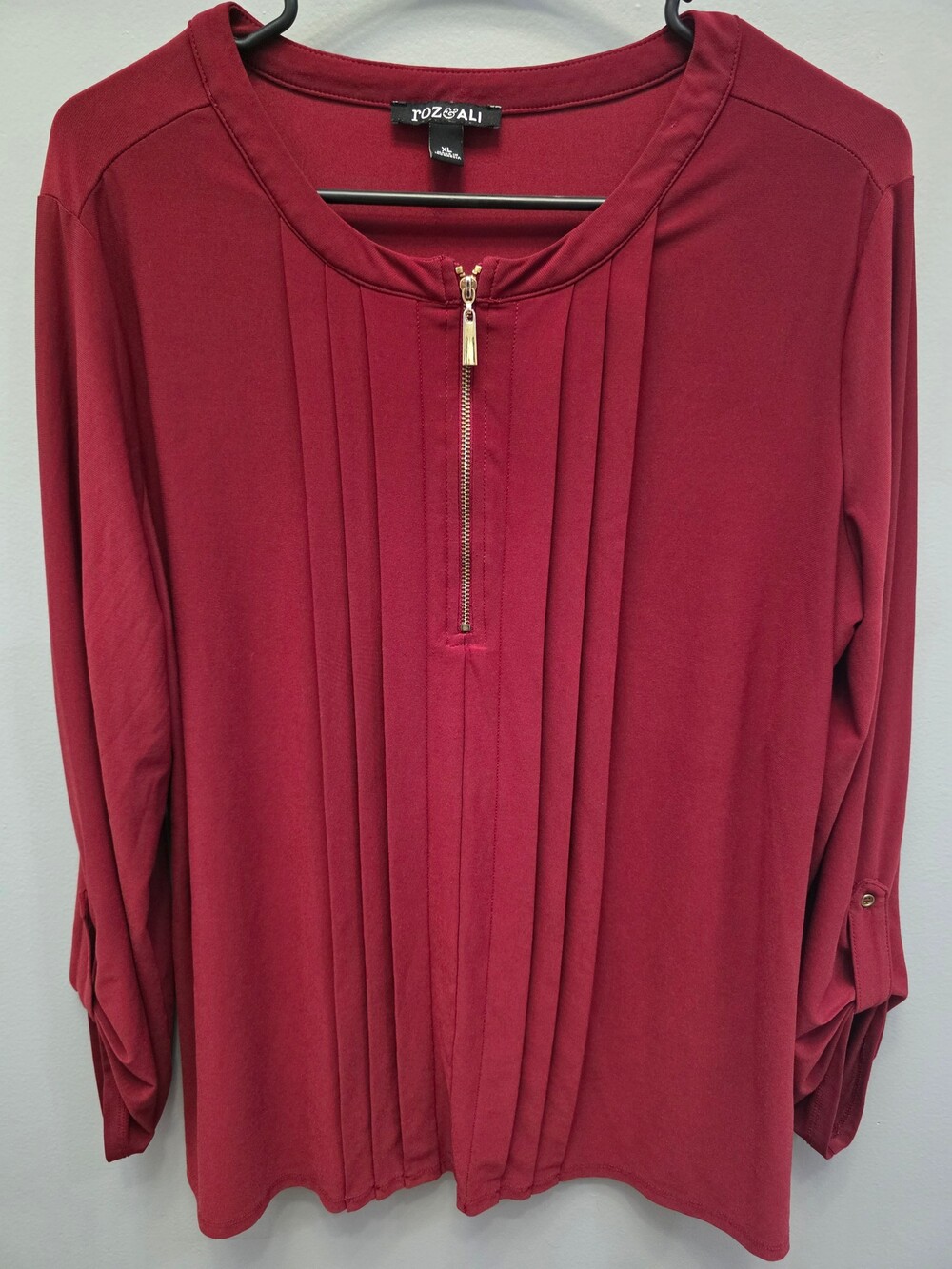 Roz & Ali XL Long Sleeve Blouse Burgundy with Zipper and Pleats